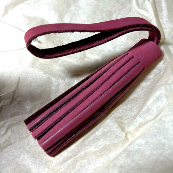 Portland Leather Foxglove Tassel - Picture 1 of 3